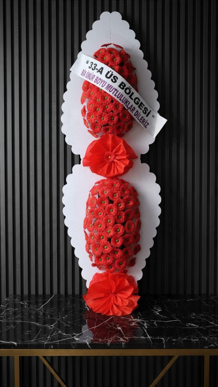 İhtişamlı Çift Katlı Kırmızı Gerbera Çelengi