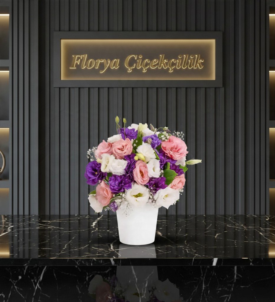 Zarafet Esintisi: Mor ve Pembe Lisianthus Vazo Aranjmanı
